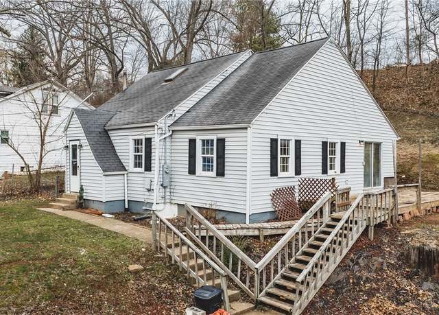 Property at 1621 Pike St, Parkersburg, WV 26101, 3 beds, 2 baths