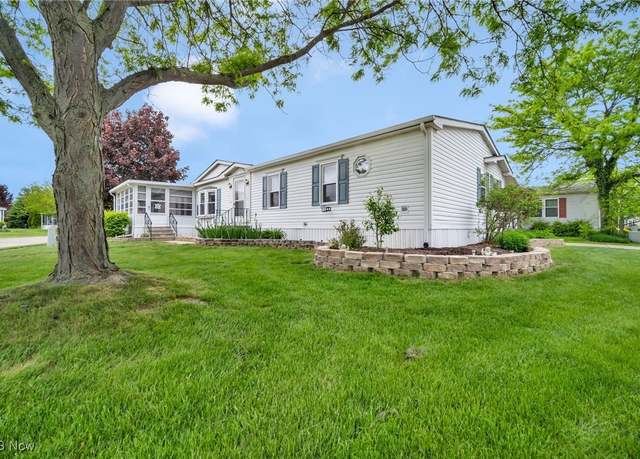 Property at 44 Periwinkle Dr, Olmsted Falls, OH 44138, 3 beds, 2 baths