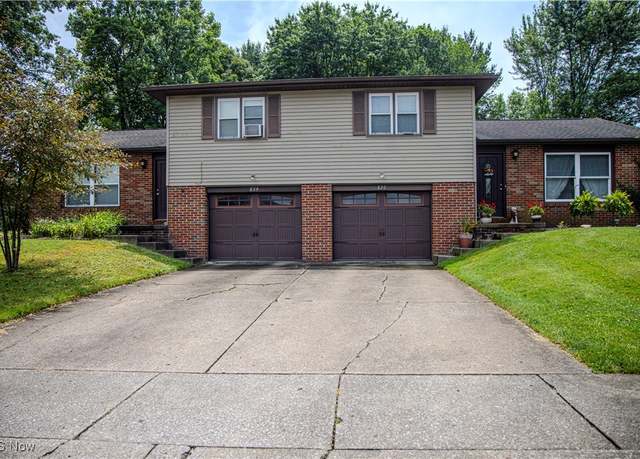 Property at 824-826 Reno Dr, Louisville, OH 44641, 4 beds, 2.5 baths