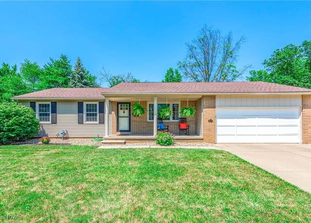 Property at 1926 N Nantucket Dr, Lorain, OH 44053, 3 beds, 1.5 baths