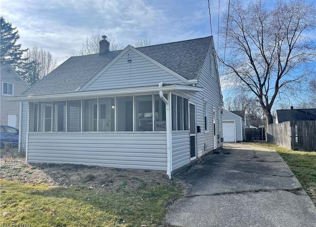 Property at 862 Chinook Ave, Akron, OH 44305, 3 beds, 1 bath