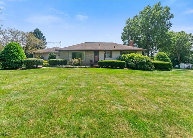 Property at 7102 Pine Grove Dr, Hubbard, OH 44425, 3 beds, 2 baths