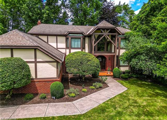 Property at 8421 Timber Trl, Brecksville, OH 44141, 4 beds, 3.5 baths