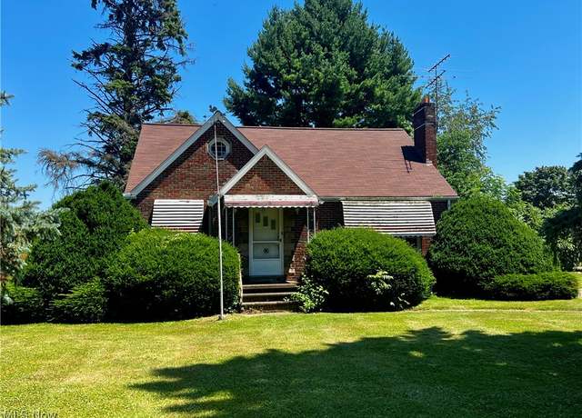 Property at 321 S Lake St, Amherst, OH 44001, 3 beds, 2 baths