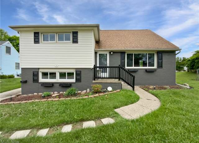 Property at 1208 Clinton Ave SE, North Canton, OH 44720, 4 beds, 2 baths