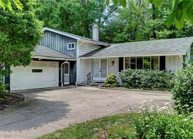Property at 28050 Marquette Blvd, North Olmsted, OH 44070, 3 beds, 2 baths