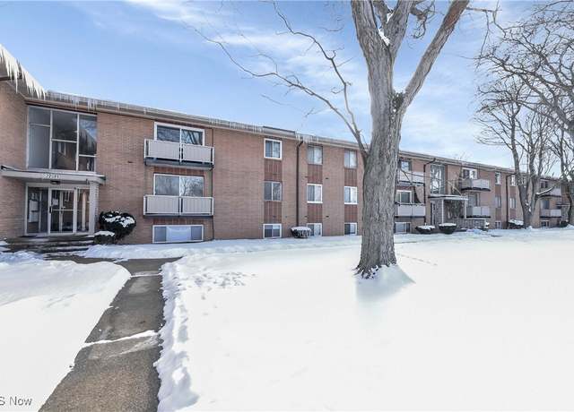 Property at 22081 River Oaks Dr Unit B1, Rocky River, OH 44116, 1 bed, 1 bath
