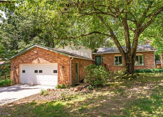 Property at 5535 Veldon Cir NE, Canton, OH 44721, 4 beds, 2.5 baths
