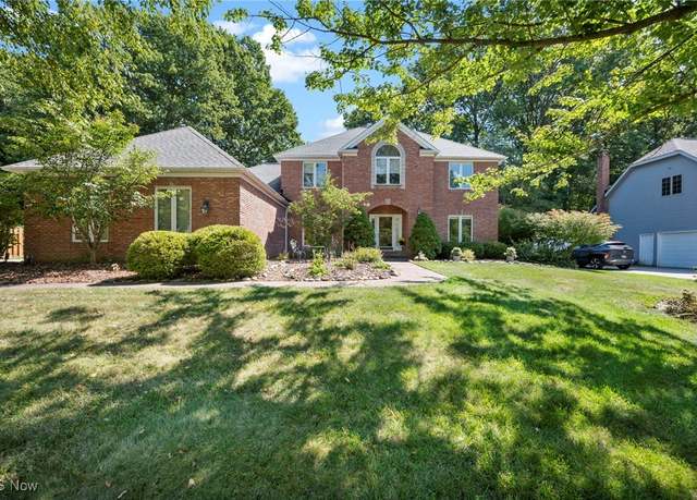 Property at 10087 Jamestown Dr, North Royalton, OH 44133, 4 beds, 2.5 baths