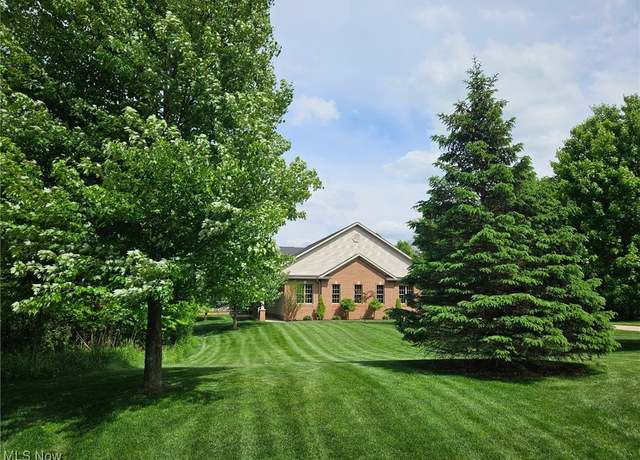 Property at 615 Crystal Brooke Dr, Hinckley, OH 44233, 5 beds, 6.5 baths