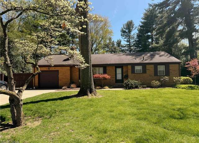 Property at 2959 Meadowwood St NW, Massillon, OH 44646, 2 beds, 1 bath