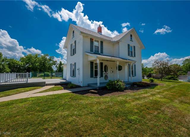 Property at 303 Wooster St NW, Navarre, OH 44662, 3 beds, 1.5 baths