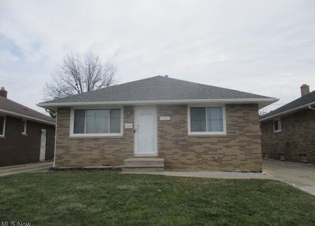Property at 5247 E 102nd St, Garfield Heights, OH 44125, 3 beds, 2.5 baths