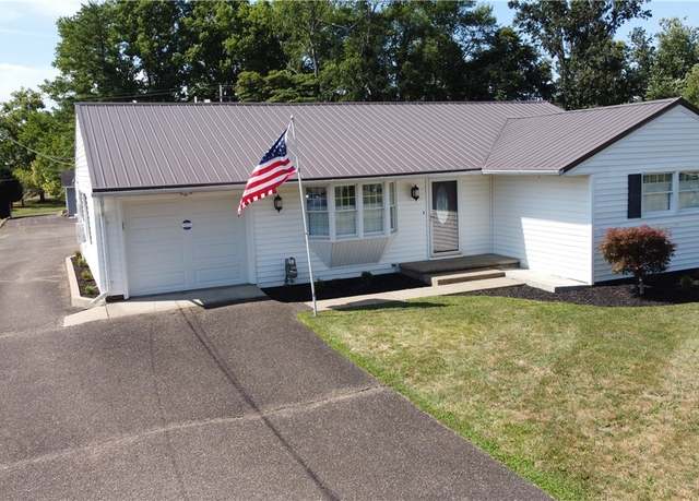 Property at 982 Country Club Dr, Zanesville, OH 43701, 4 beds, 3 baths