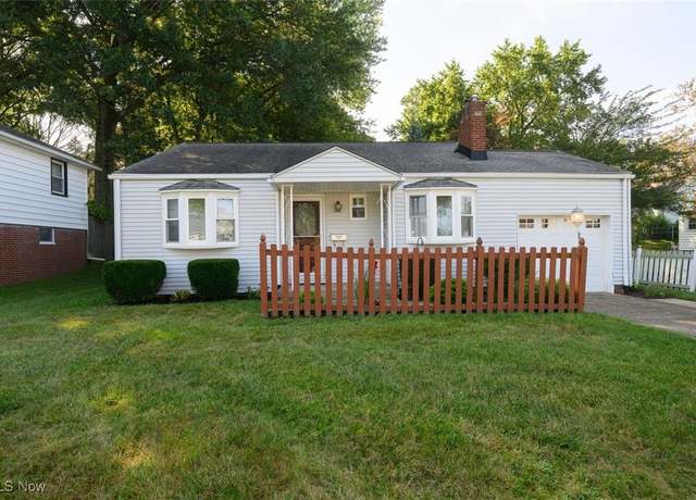 Property at 817 Milburn Rd NE, Massillon, OH 44646, 3 beds, 1.5 baths