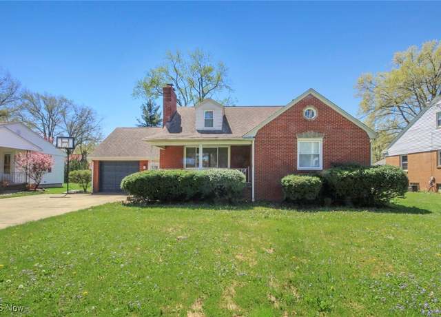 Property at 487 Carlotta Dr, Youngstown, OH 44504, 3 beds, 2.5 baths