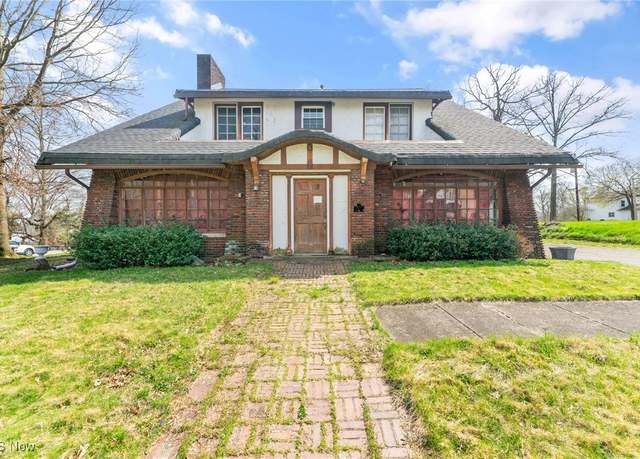 Property at 55 Indiana Ave, Youngstown, OH 44505, 7 beds, 2.5 baths