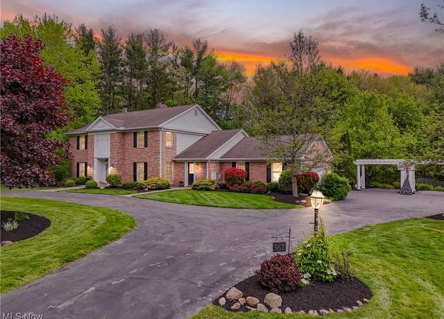 Property at 967 Robinwood Hills Dr, Bath, OH 44333, 7 beds, 6 baths