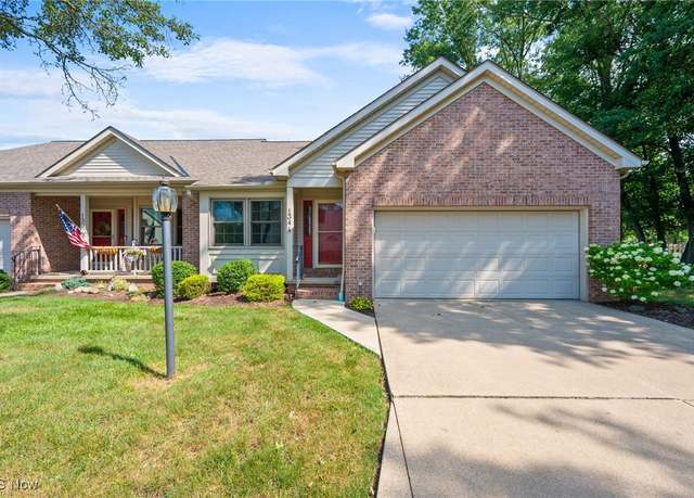Property at 134 Oakley Green Dr, Elyria, OH 44035, 2 beds, 3 baths