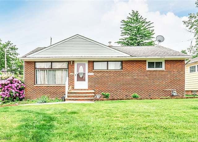 Property at 2715 Dellwood Dr, Parma, OH 44134, 3 beds, 2 baths