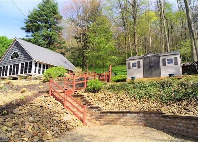 Property at 3562 Rockwood Dr SW, Carrollton, OH 44615, 2 beds, 1 bath