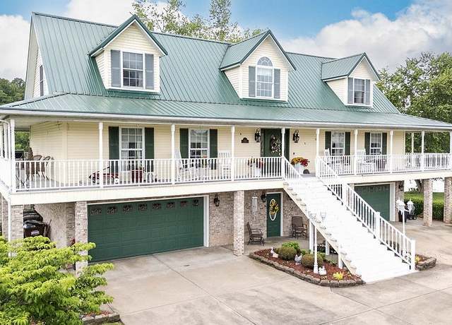 Property at 1015 Blennerhassett Ave, Belpre, OH 45714, 3 beds, 2.5 baths