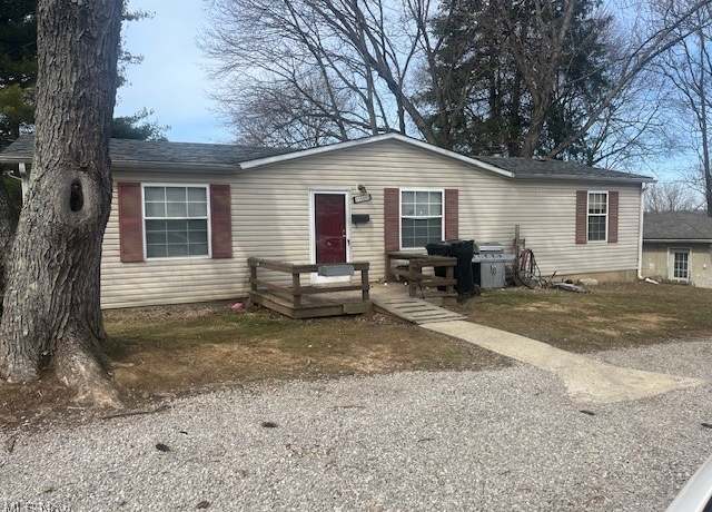 Property at 1069 Mound St, Zanesville, OH 43701, 2 beds, 2 baths