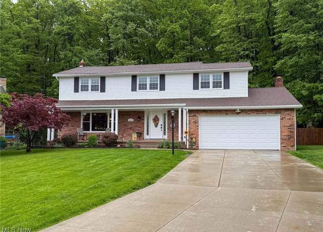 Property at 8208 Valley Ln, Parma, OH 44130, 5 beds, 2.5 baths