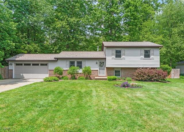 Property at 631 Lynnview St SW, Hartville, OH 44632, 3 beds, 2 baths