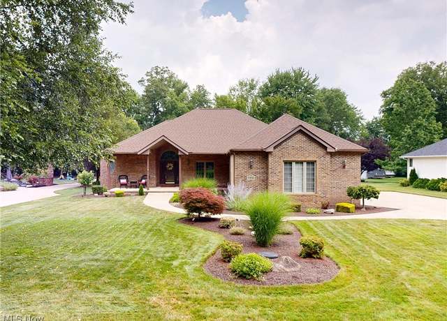 Property at 5900 Valley Pkwy, North Royalton, OH 44133, 3 beds, 2.5 baths