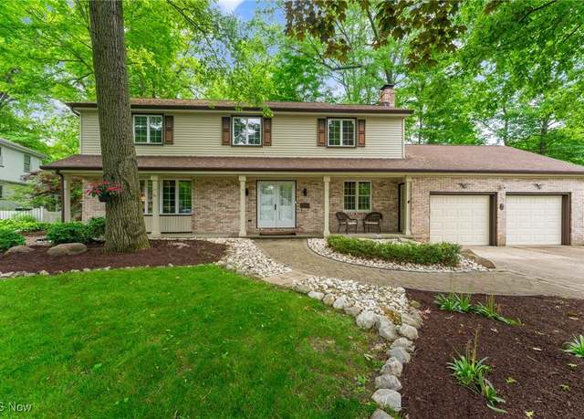 Property at 565 Hickory Hollow Dr, Canfield, OH 44406, 4 beds, 2.5 baths