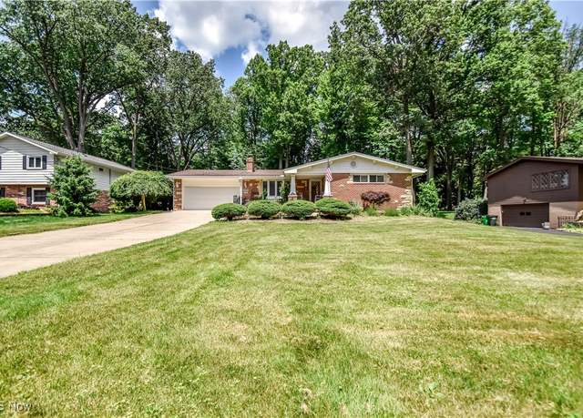 Property at 3031 S Oak Hill Rd, Silver Lake, OH 44224, 3 beds, 2.5 baths