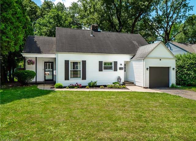 Property at 1594 Delia Ave, Akron, OH 44320, 3 beds, 2 baths