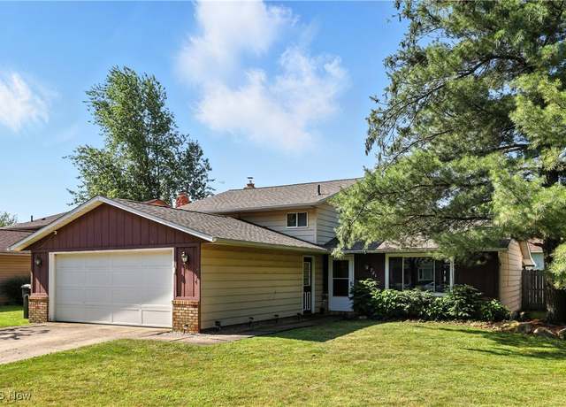 Property at 721 Carol Ln, Elyria, OH 44035, 3 beds, 2 baths