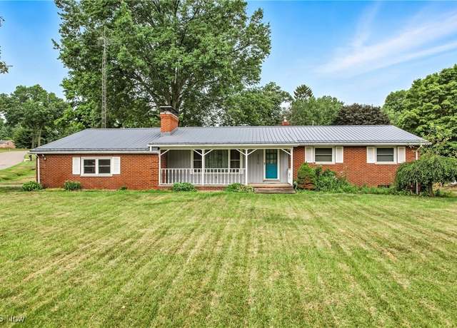 Property at 3273 Dellwood Ave NW, Canton, OH 44708, 3 beds, 2.5 baths