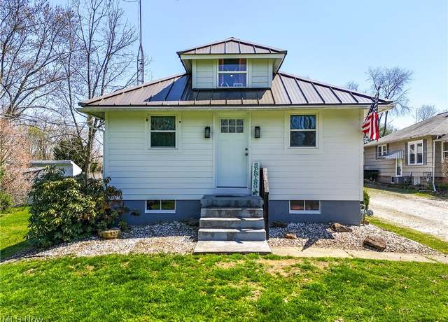 Property at 2292 Westhaven Dr SW, Massillon, OH 44647, 2 beds, 1 bath