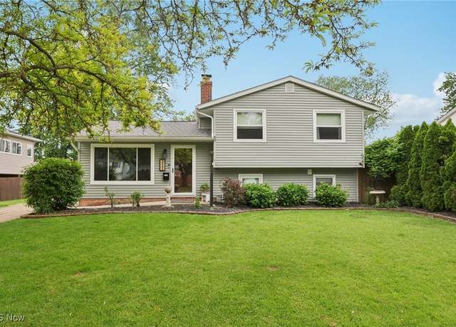 Property at 322 Bayshore Dr, Eastlake, OH 44095, 3 beds, 2 baths