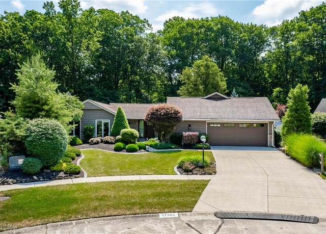 Property at 21305 Meadows Edge Ln, Strongsville, OH 44149, 3 beds, 2.5 baths