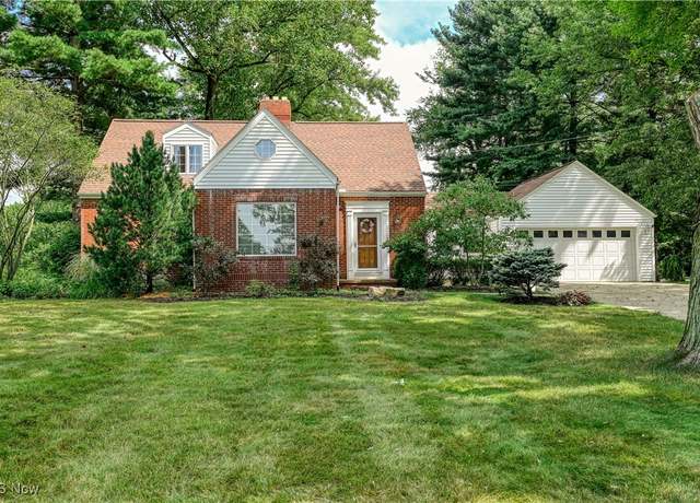 Property at 3197 N Jackson Blvd, Uniontown, OH 44685, 3 beds, 2 baths