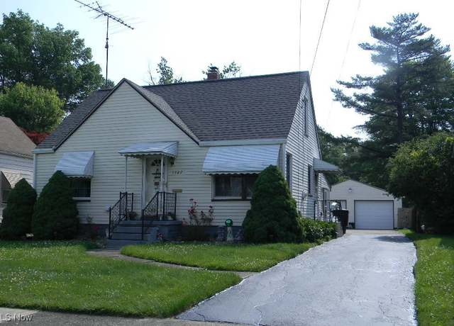Property at 1127 Meadowbrook Ave SE, Warren, OH 44484, 3 beds, 2 baths