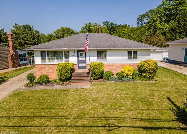 Property at 9235 Lincoln Dr, Northfield, OH 44067, 3 beds, 1.5 baths