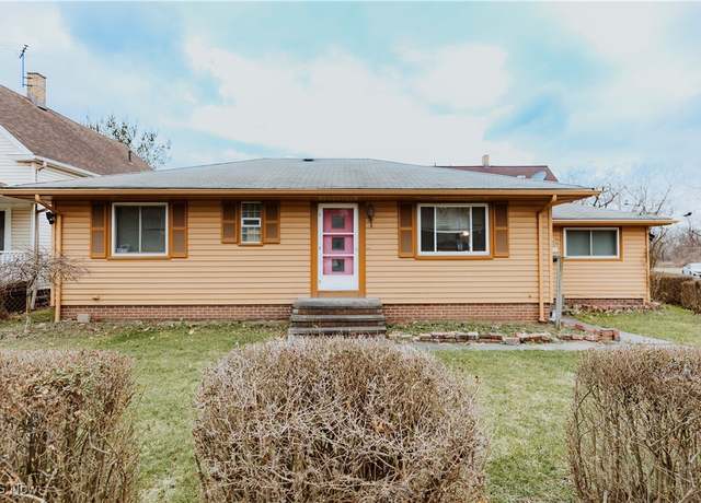 Property at 3930 E 53rd St, Newburgh Heights, OH 44105, 3 beds, 1.5 baths