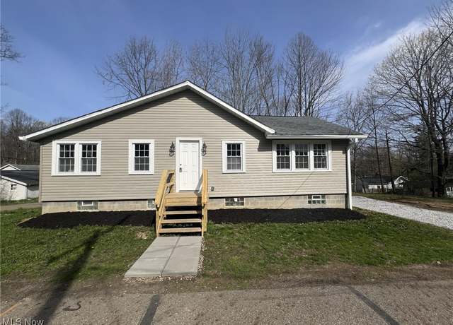 Property at 202 Turner Dr, Chardon, OH 44024, 3 beds, 1 bath