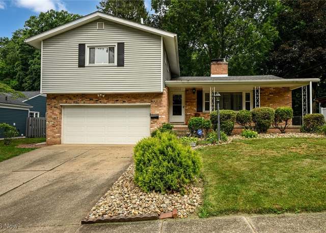 Property at 1423 Shanabrook Dr, Akron, OH 44313, 3 beds, 2.5 baths