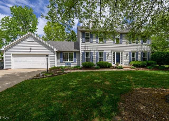 Property at 949 Southmoor Cir NE, Canton, OH 44721, 4 beds, 2.5 baths