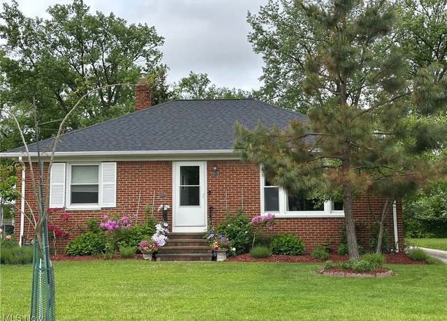 Property at 2212 E 290th St, Wickliffe, OH 44092, 3 beds, 2 baths