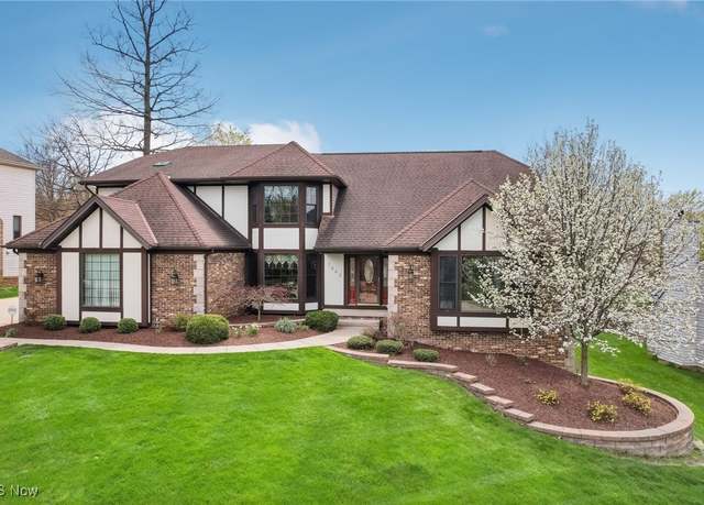 Property at 7643 Wilton Ln, North Royalton, OH 44133, 4 beds, 3.5 baths