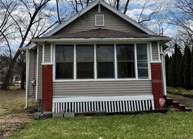 Property at 2428 Wydesteel Ave, Youngstown, OH 44505, 2 beds, 1 bath