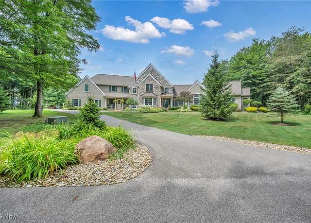 Property at 10360 Sawmill Dr, Chardon, OH 44024, 4 beds, 3.5 baths