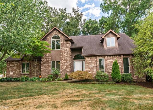 Property at 6311 Sorrento Ave NW, Canton, OH 44718, 4 beds, 2.5 baths